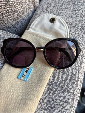 TOMS Black Lottie Sunglasses